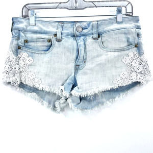 American Eagle Stretch Light Wash Cutoff Denim Shorts White Floral Lace Women 6